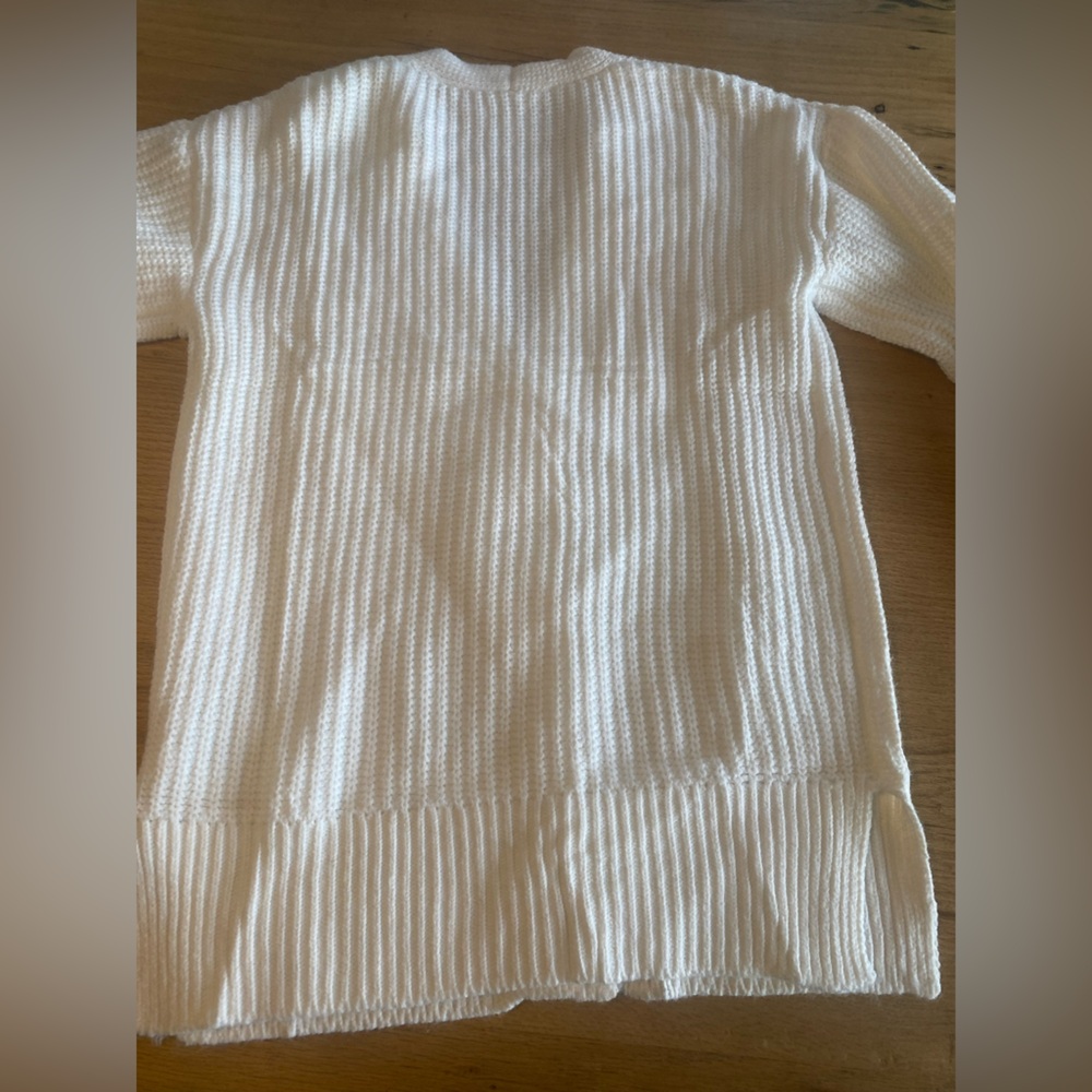 Elegant‎ White Button-Up Cardigan - Picture 4 of 5